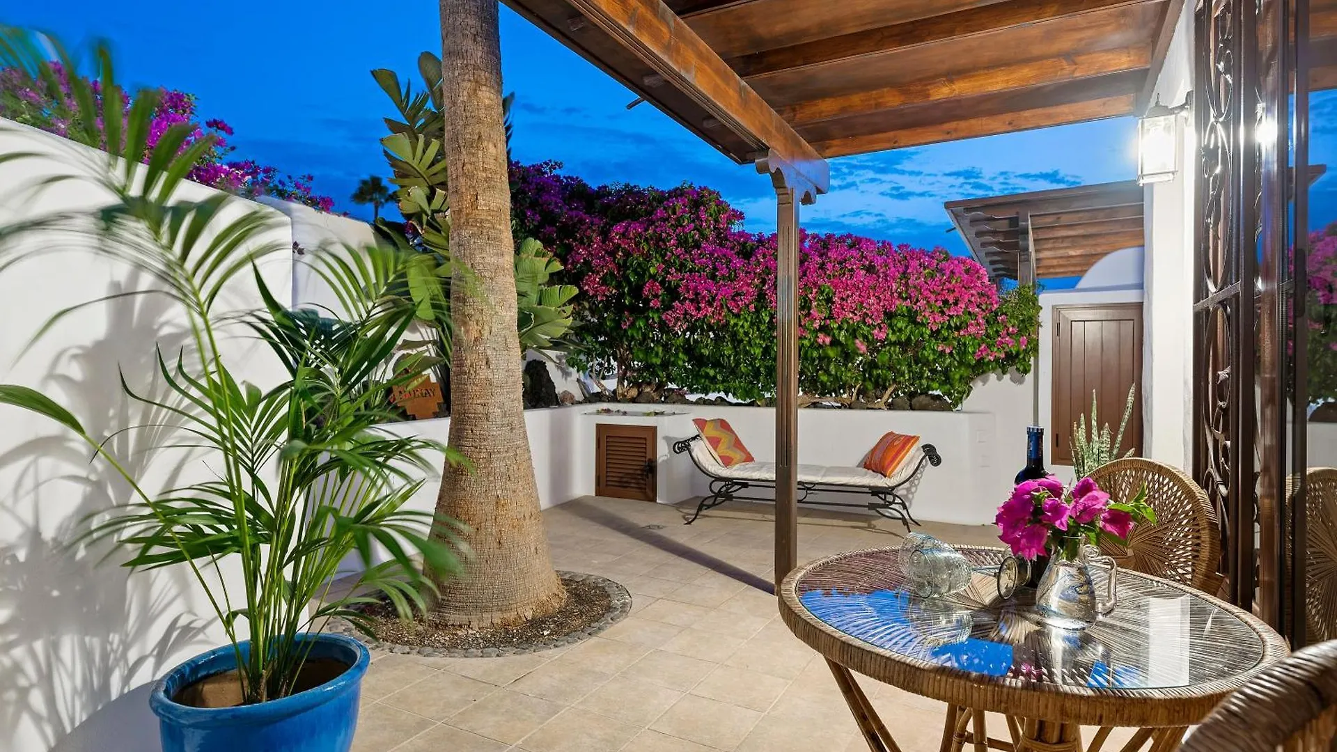 Villa Munay contacts